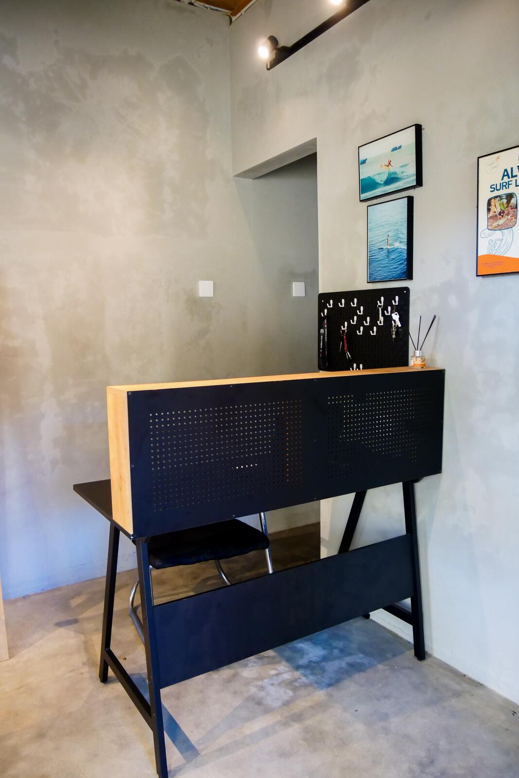 Receptionist